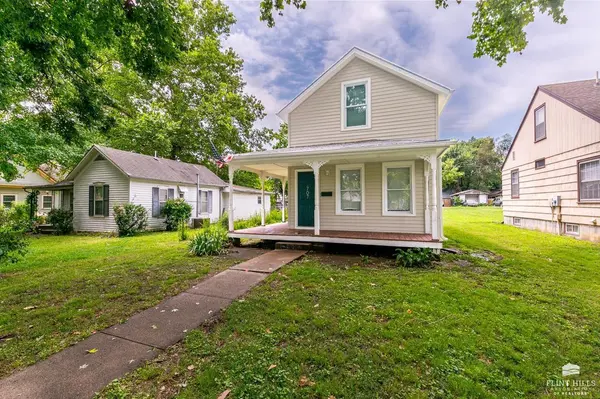 707 Pine ST, Wamego, KS 66547