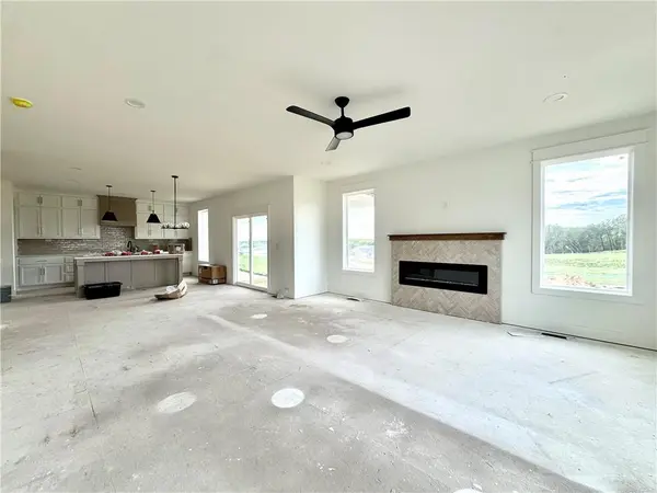 8300 NW 90th ST, Kansas City, MO 64153