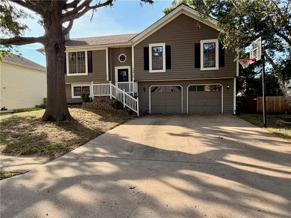 15413 W 152nd ST, Olathe, KS 66062