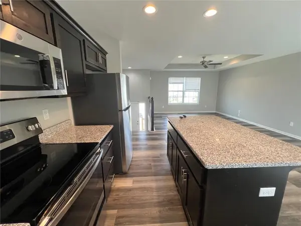 21806 Lucca CIR, Peculiar, MO 64078