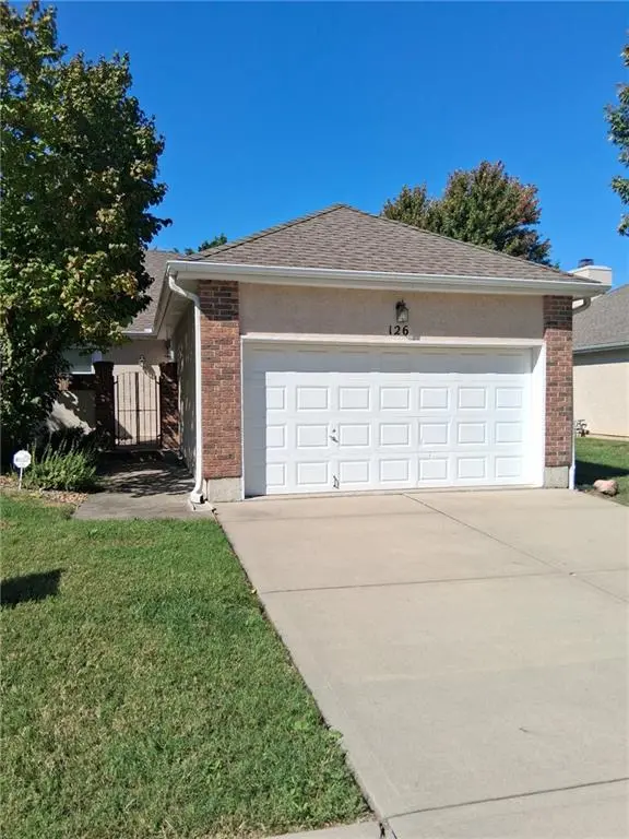 126 SW Hillcrest LN, Lee's Summit, MO 64063