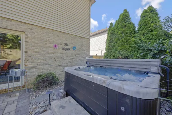 3666 Katalla DR, Newburgh, IN 47630