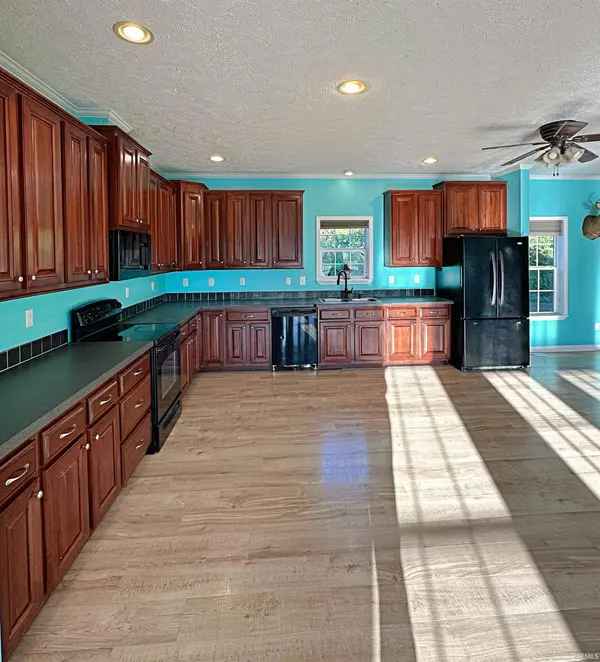 3862 N 1200 E ***, Loogootee, IN 47553