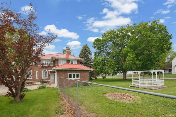 103 E Walnut ST, Chalmers, IN 47929