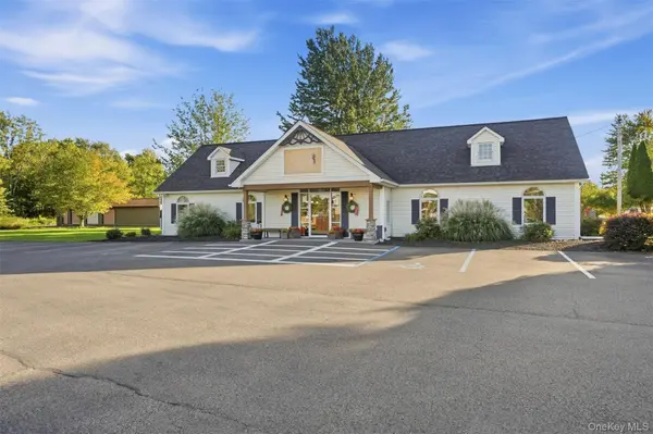 35 Boniface DR, Pine Bush, NY 12566