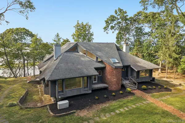 89 Harbor RD, Head Of The Harbor, NY 11780