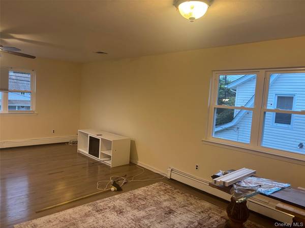 115 Park AVE #A, Hicksville, NY 11801