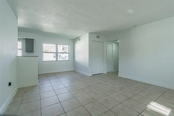 558 CLEARWATER LARGO RD N #b, Largo, FL 33770