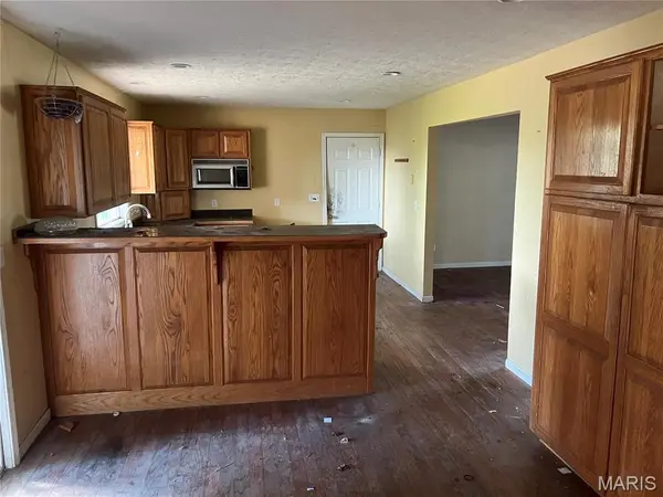32539 Odessa DR, Lebanon, MO 65536