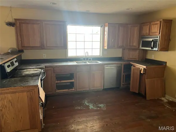 32539 Odessa DR, Lebanon, MO 65536