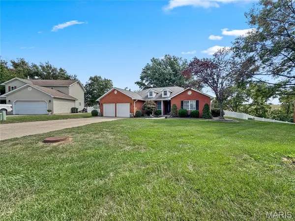 106 Elmwood ST, Waterloo, IL 62298