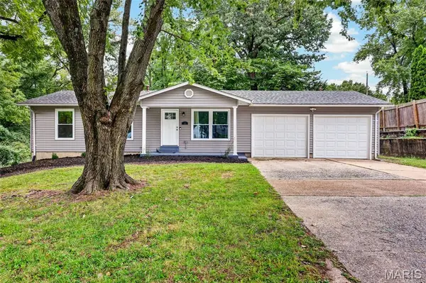 11 Highland DR, St Charles, MO 63303