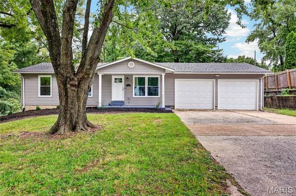 11 Highland DR, St Charles, MO 63303