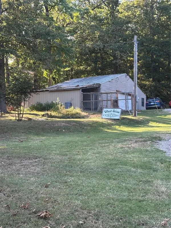 2477 State Highway E, Scott City, MO 63780
