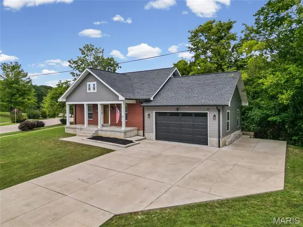 4593 Old Baumgartner RD, Oakville, MO 63129