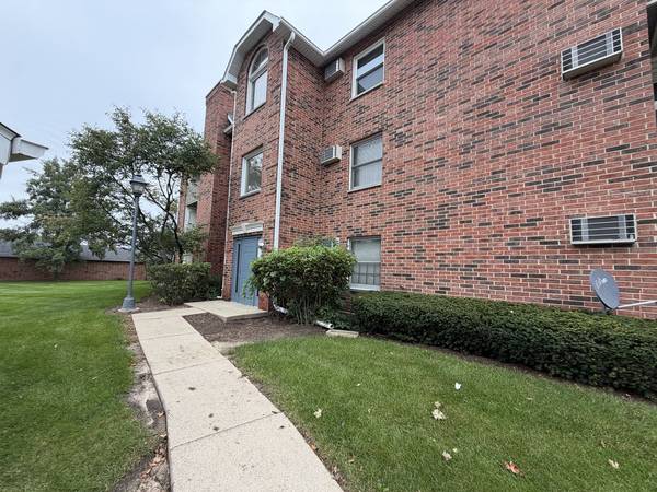1351 Cunat CT #3B, Lake In The Hills, IL 60156