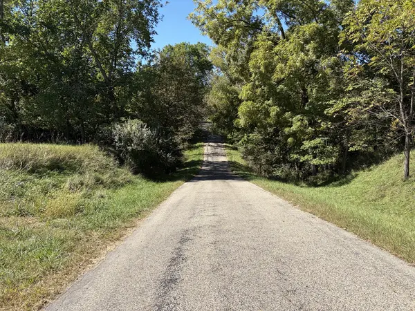 409 Sunnyslope DR, Varna, IL 61375