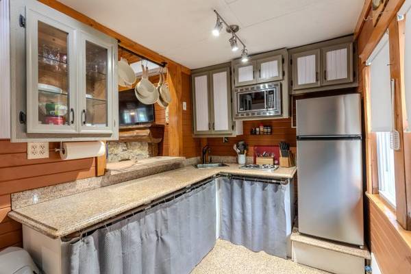 5446 N River RD, Byron, IL 61010