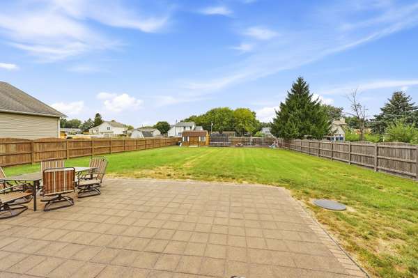 1416 Sandwich DR, Lake Holiday, IL 60548