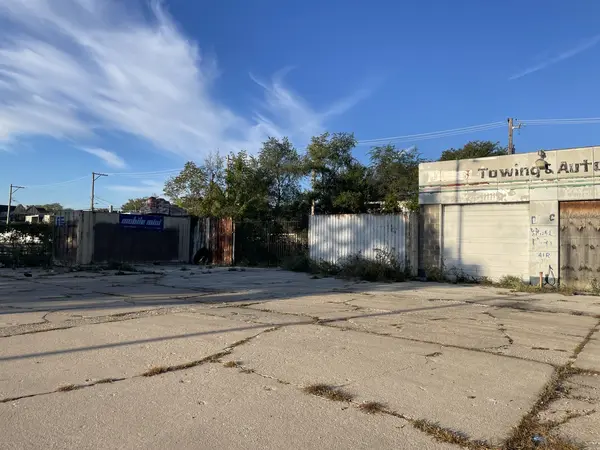 8200 S halsted ST, Chicago, IL 60620