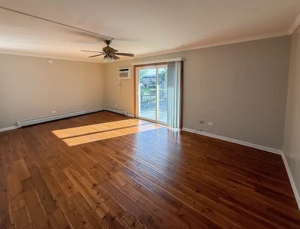2419 Ogden AVE #8, Downers Grove, IL 60515