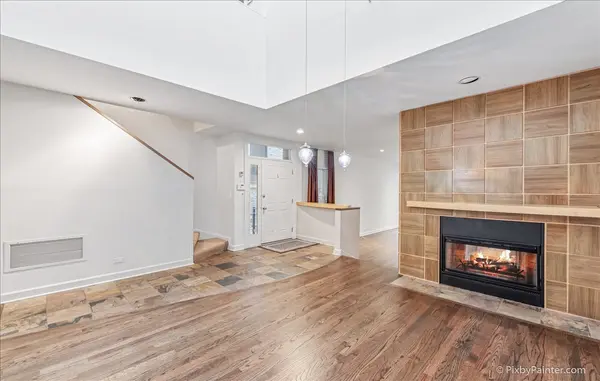 1213 W ROSCOE ST, Chicago, IL 60657