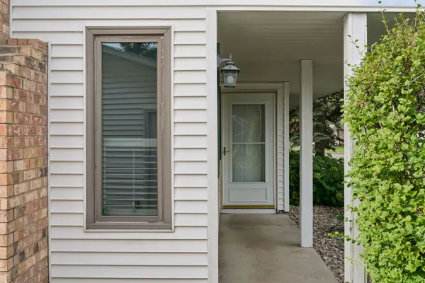 7723 157th ST W, Apple Valley, MN 55124