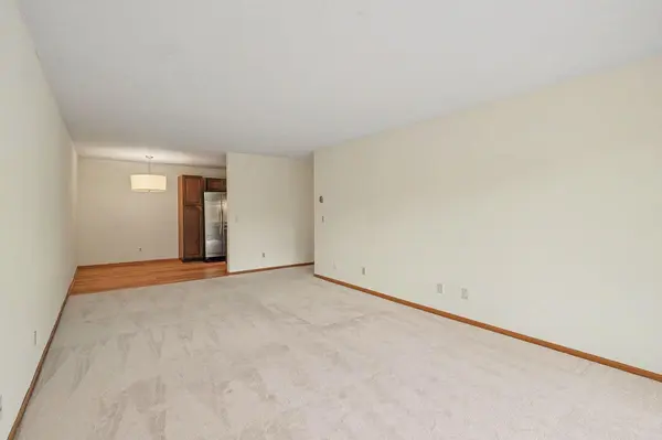 205 Barry AVE S #207, Wayzata, MN 55391