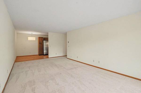 205 Barry AVE S #207, Wayzata, MN 55391