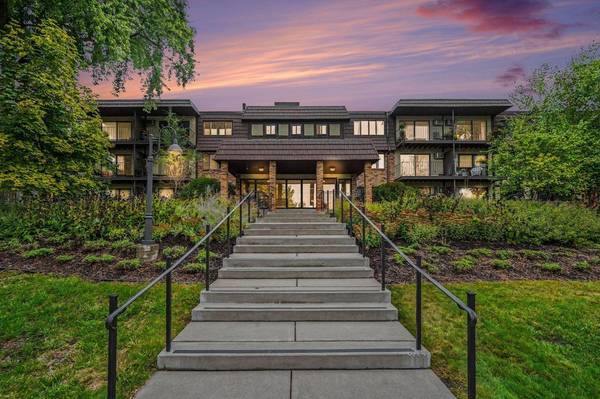 205 Barry AVE S #207, Wayzata, MN 55391
