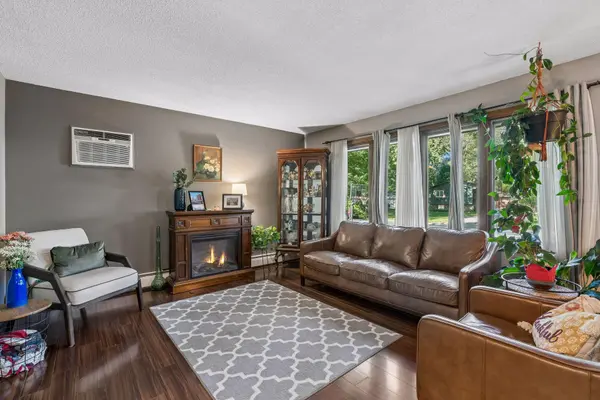 8485 Red Oak DR, Mounds View, MN 55112