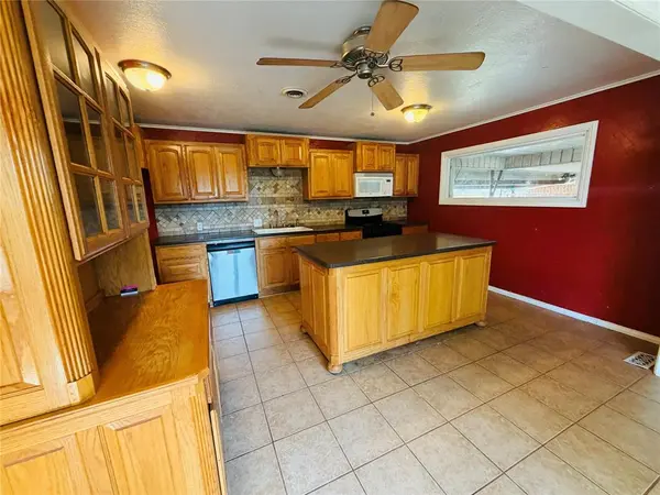 1204 W C AVE, Elk City, OK 73644