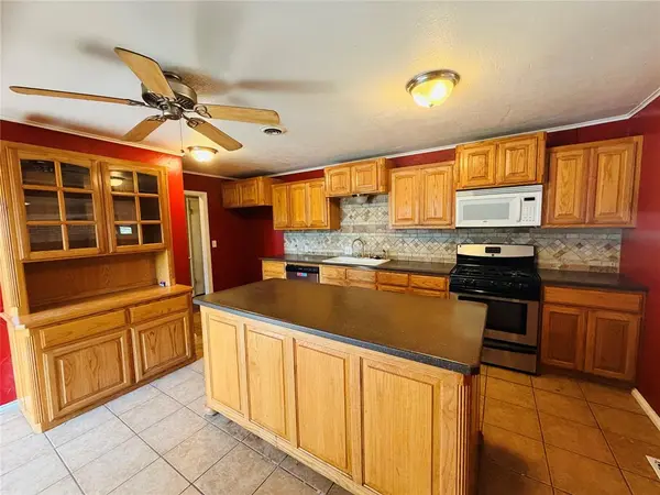 1204 W C AVE, Elk City, OK 73644
