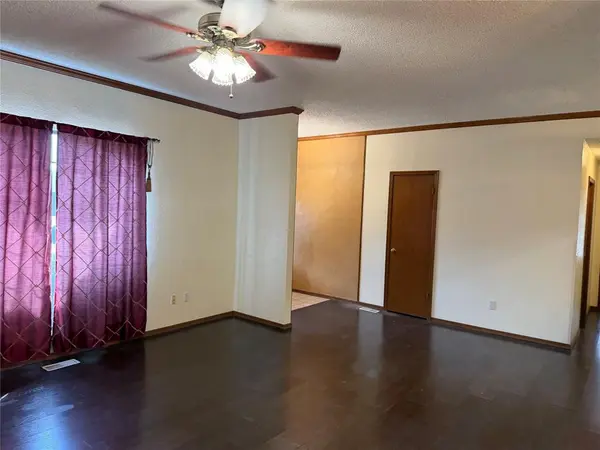 901 Randall DR, Moore, OK 73160