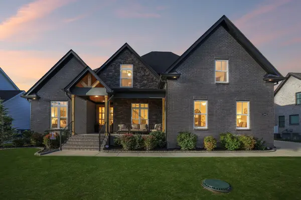 3802 Carriage Dr, Murfreesboro, TN 37128