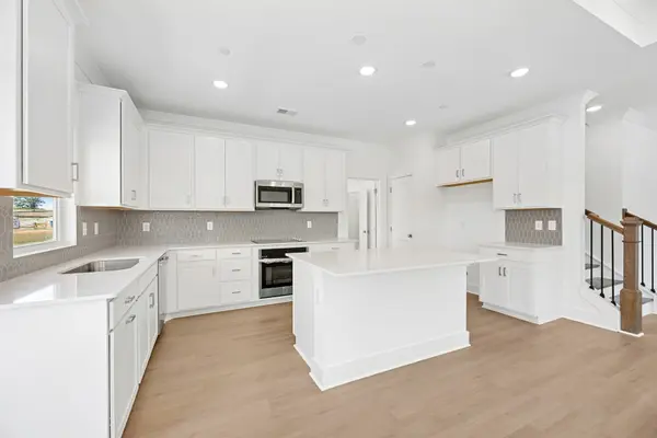 3200 Stillwater Ct, Columbia, TN 38401