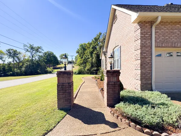 340 Woodlands Dr, Gallatin, TN 37066