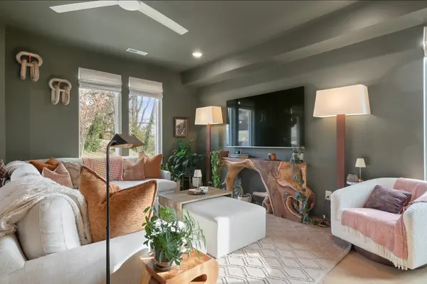 1267 John St, Nashville, TN 37210