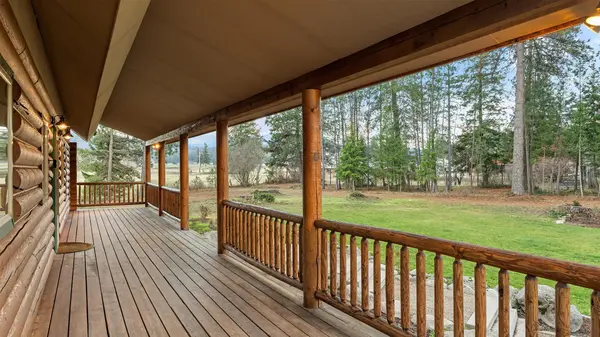 12621 E Blanchard Rd, Elk, WA 99009