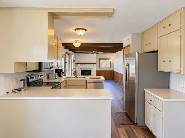 2604 Colonial Ln, Salina, KS 67401