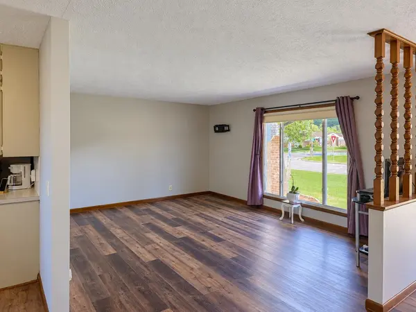 2604 Colonial Ln, Salina, KS 67401