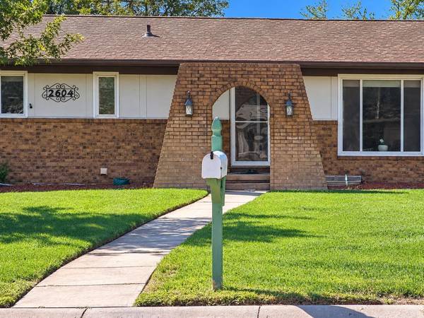 2604 Colonial Ln, Salina, KS 67401