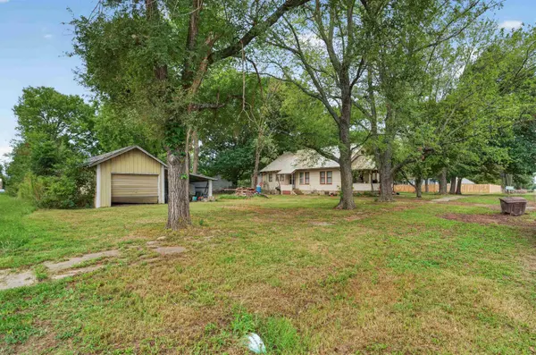 243 W Adams St, Howard, KS 67349