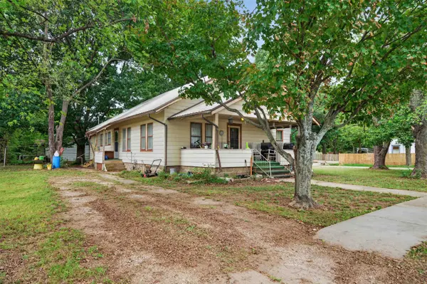 243 W Adams St, Howard, KS 67349