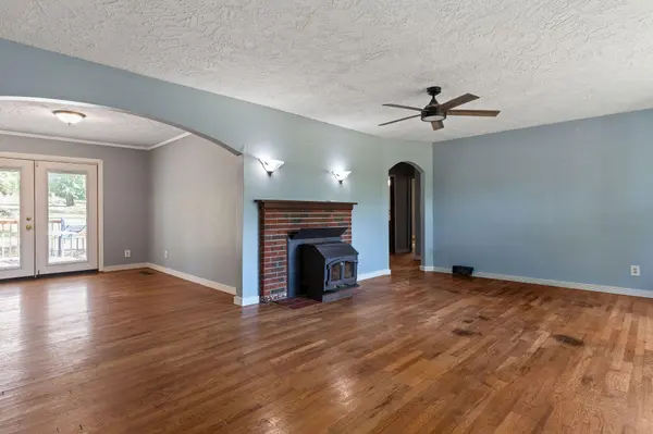 4026 N Farm Road 141, Springfield, MO 65803