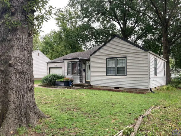 2150 SW Plass AVE, Topeka, KS 66611