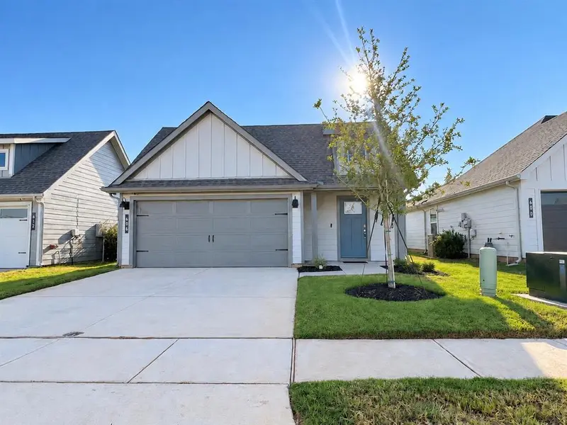 606 Capstone Circle, Granbury, TX 76048