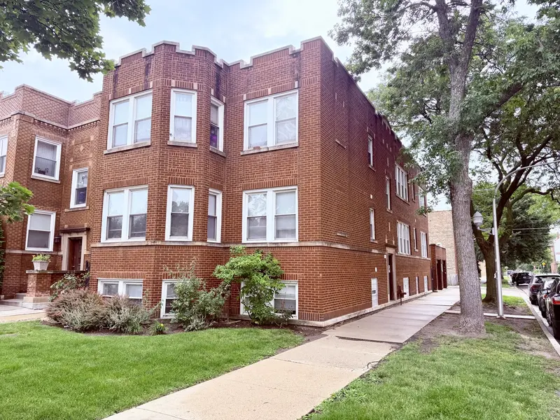 3758 N Sawyer AVE, Chicago, IL 60618