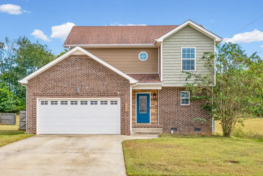 1002 Harding Dr, Clarksville, TN 37042