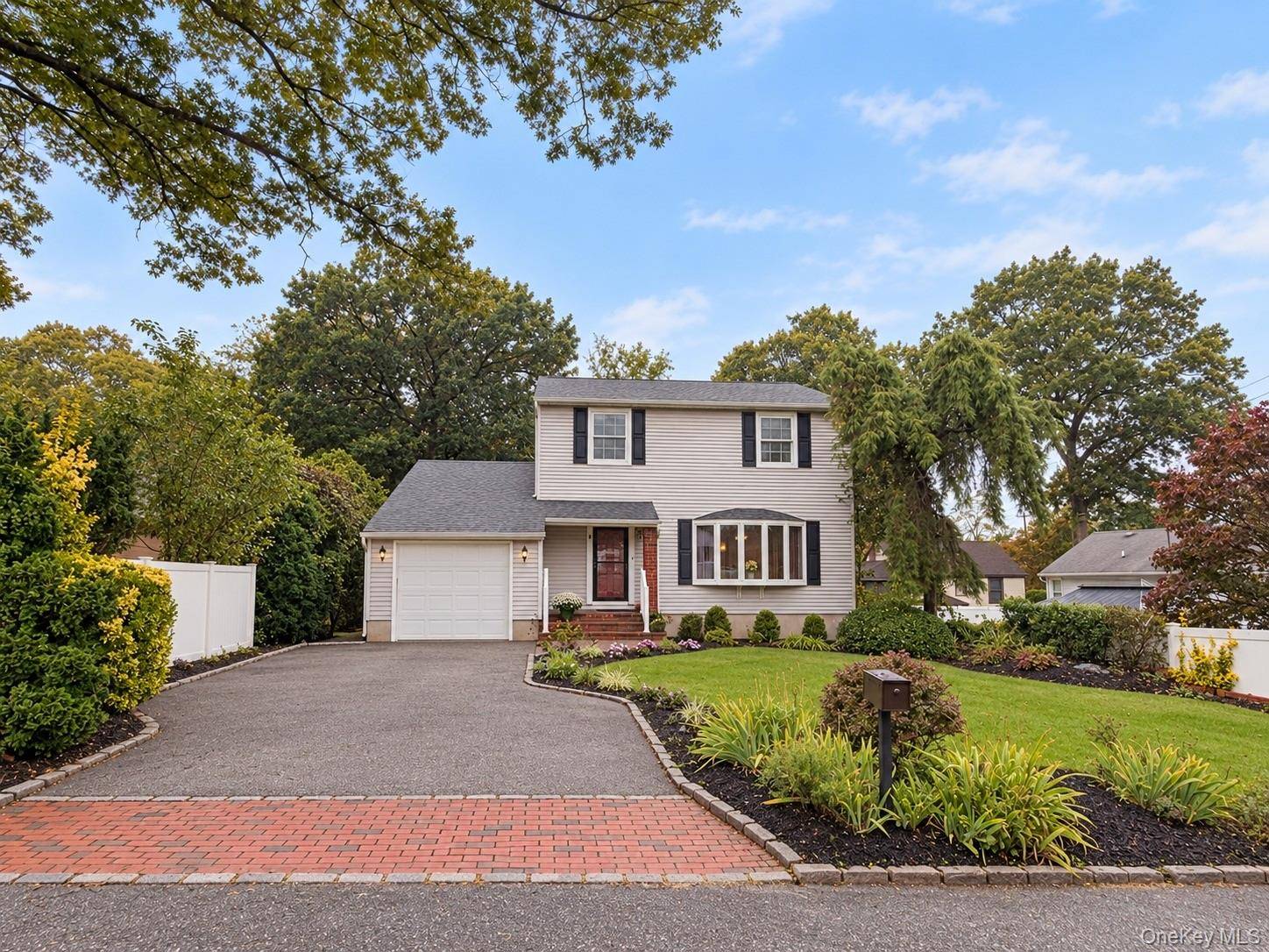 9 Fowler AVE, Ronkonkoma, NY 11779